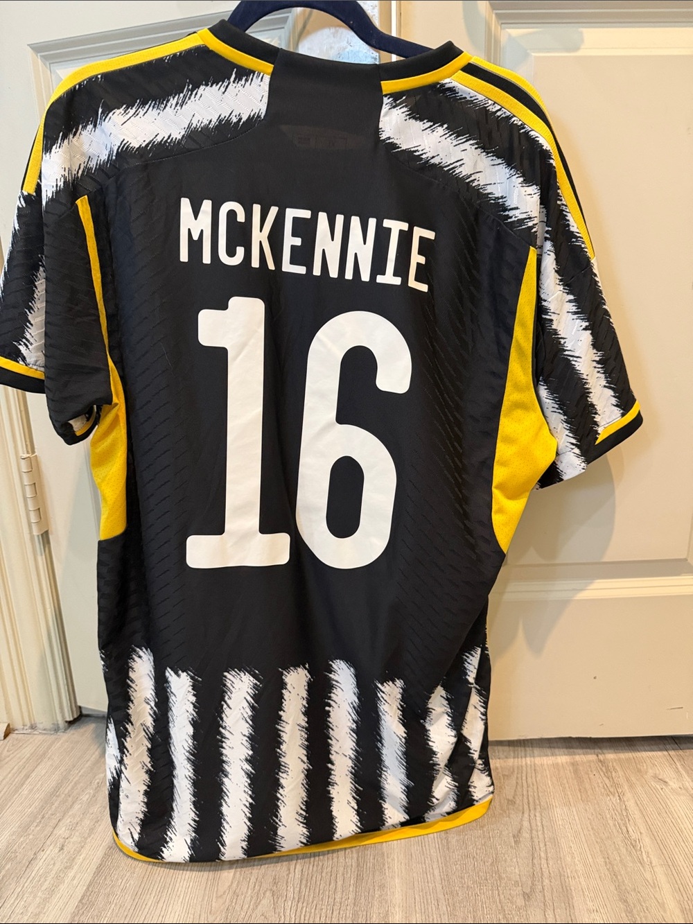 Weston McKennie #16 Juventus Home Soccer Jersey